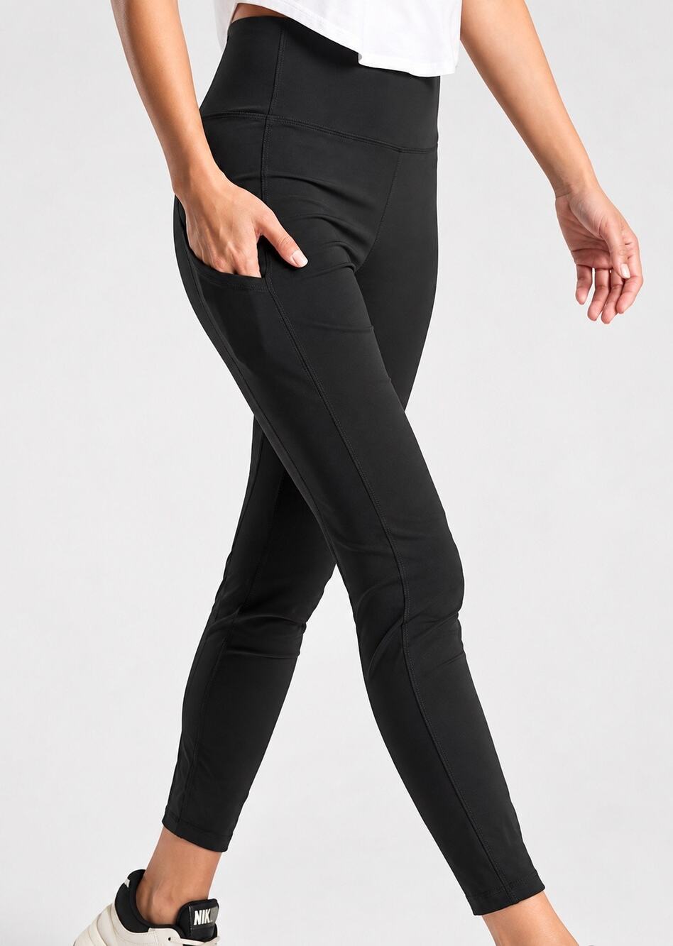 Athleta Women’s Trekkie Hybrid Crop Tight Black Size 4